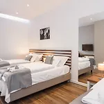 לינה וארוחת בוקר Prima Luxury 4*