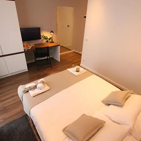 Prima Luxury לינה וארוחת בוקר 4*