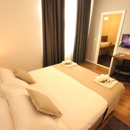 Prima Luxury לינה וארוחת בוקר ספליט