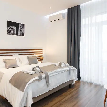 לינה וארוחת בוקר Prima Luxury